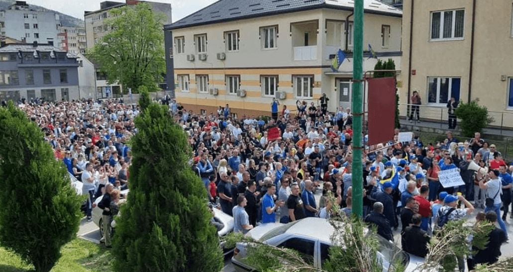 Hiljade ljudi na prvomajskoj šetnji "Goražde za Ginex"