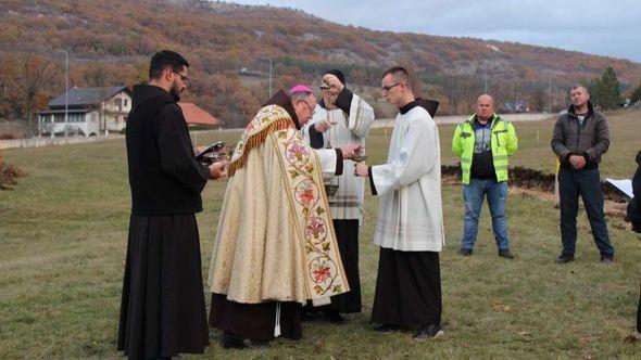 Izvođač zemljanih radova je građevinsko poduzeće Livnoputovi - Avaz