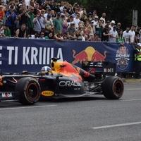 Završen spektakl u Sarajevu: Slavni Dejvid Kultard i Red Bull Showrun oduševili hiljade posjetitelja