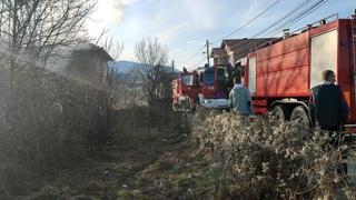 Požar u Sarajevu: Gori krov kuće, vatrogasci na terenu