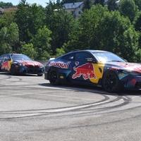 Foto + video / Spektakl u "Avaz Twist Toweru": Red Bullovi vozači driftali na garaži tornja